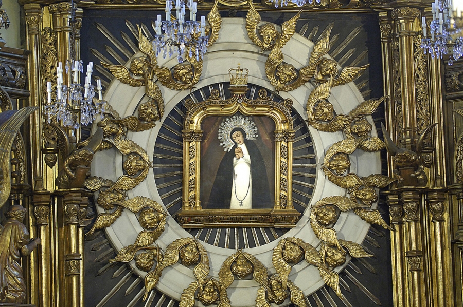 La congregación de Nuestra Señora de la Paloma celebra su Misa mensual