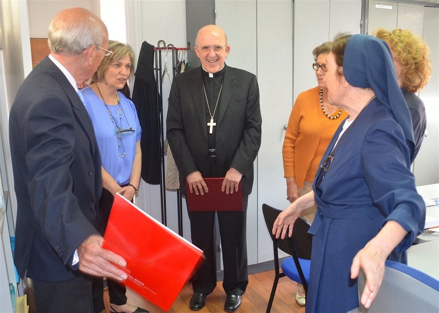 El arzobispo visita la sede central de Cáritas Madrid