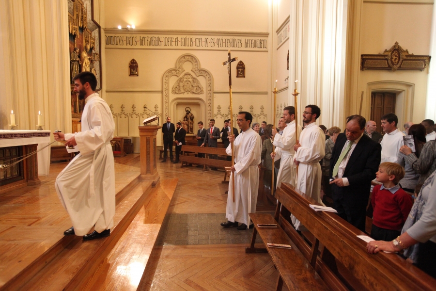 El arzobispo preside el rito de admisión a Órdenes en el Seminario Conciliar