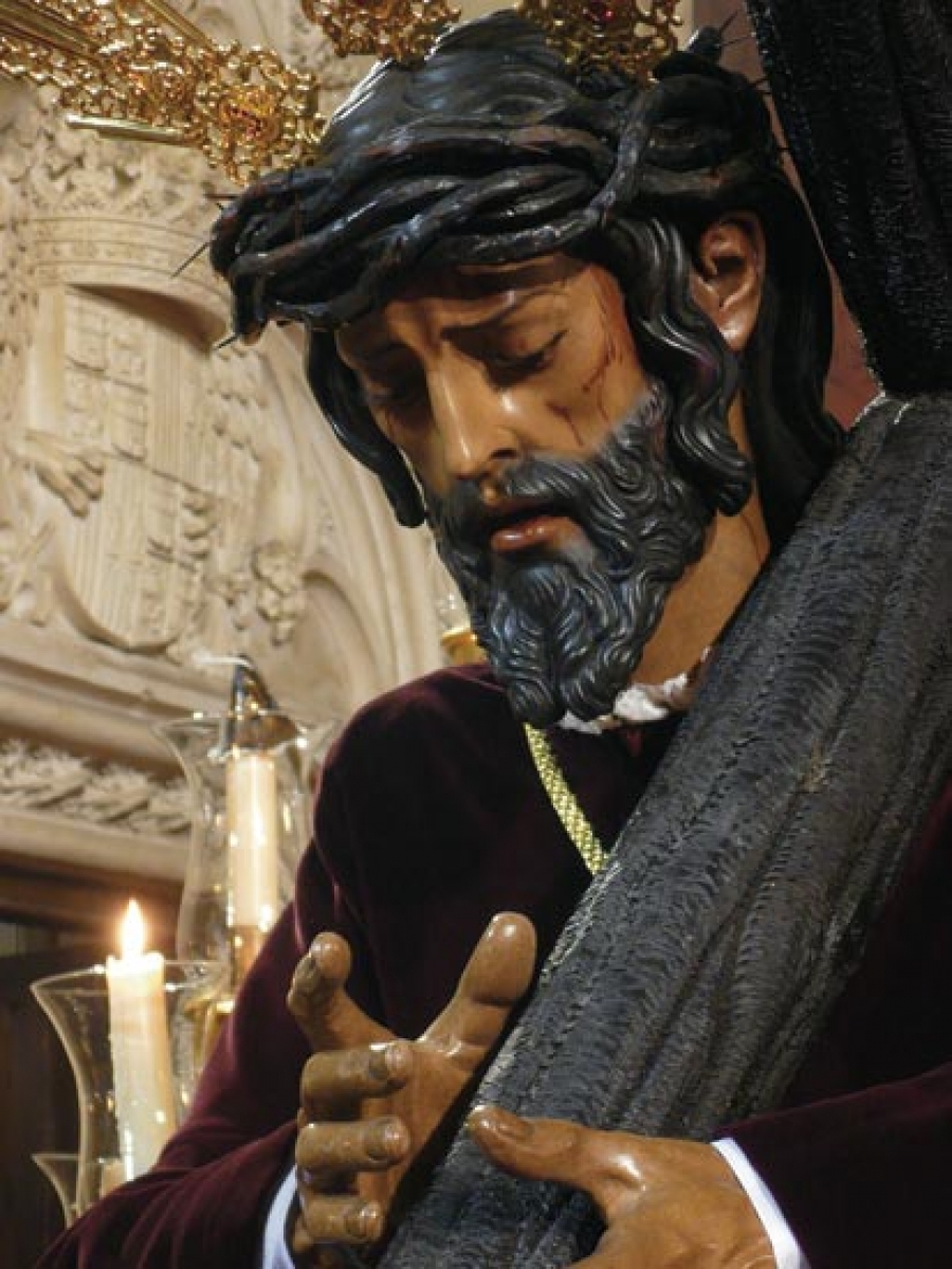 Nuestro Padre Jesús de la Salud procesiona por las calles de Madrid