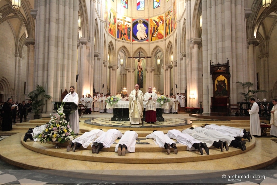 La catedral de  la Almudena acoge una solemne Eucaristía de ordenación de diáconos