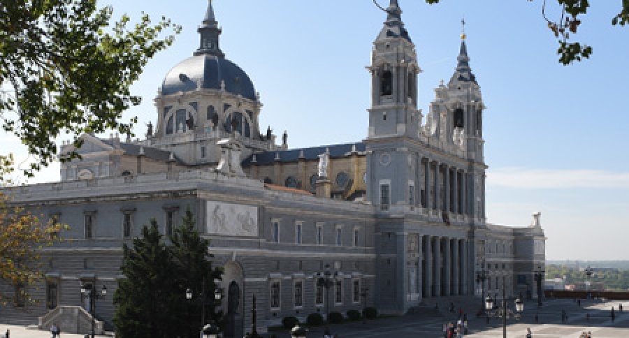 Ciclo de conferencias en la catedral de la Almudena