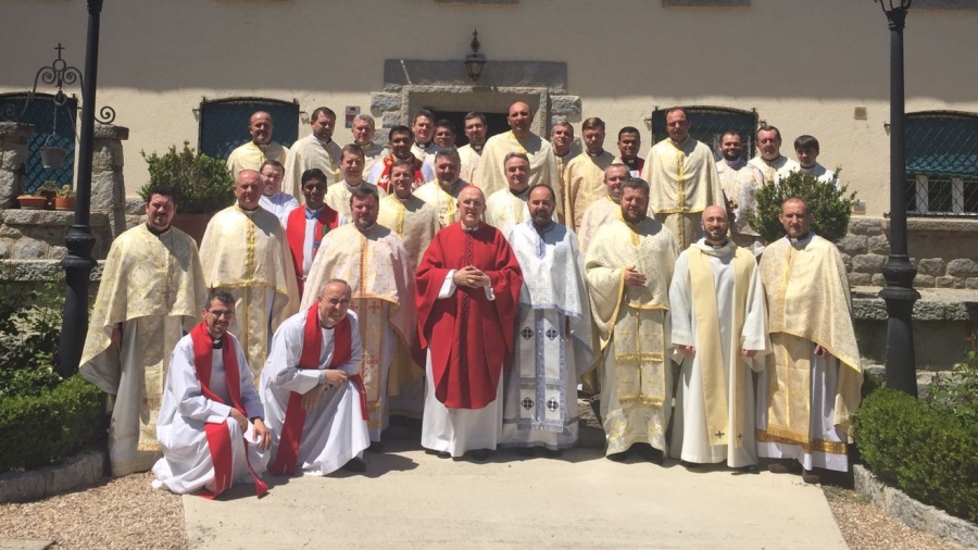 El cardenal Osoro mantiene un encuentro con los sacerdotes del Ordinariato para los católicos orientales