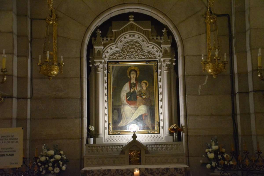 La cripta de la catedral celebra la fiesta de Nuestra Señora de Lis
