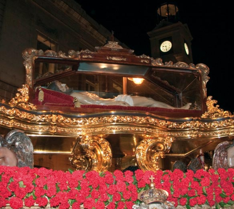 La Archicofradía del Santo Entierro celebra una Eucaristía en la parroquia de Santa Cruz en la festividad de san José