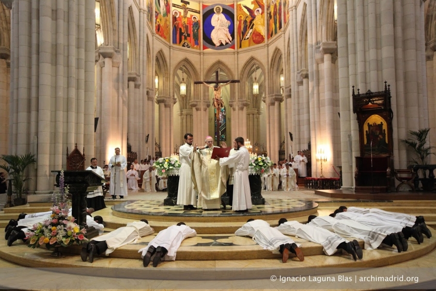 Ordenación de diáconos en la catedral de La Almudena