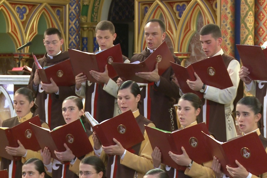 El coro de los Heraldos del Evangelio canta a la Navidad