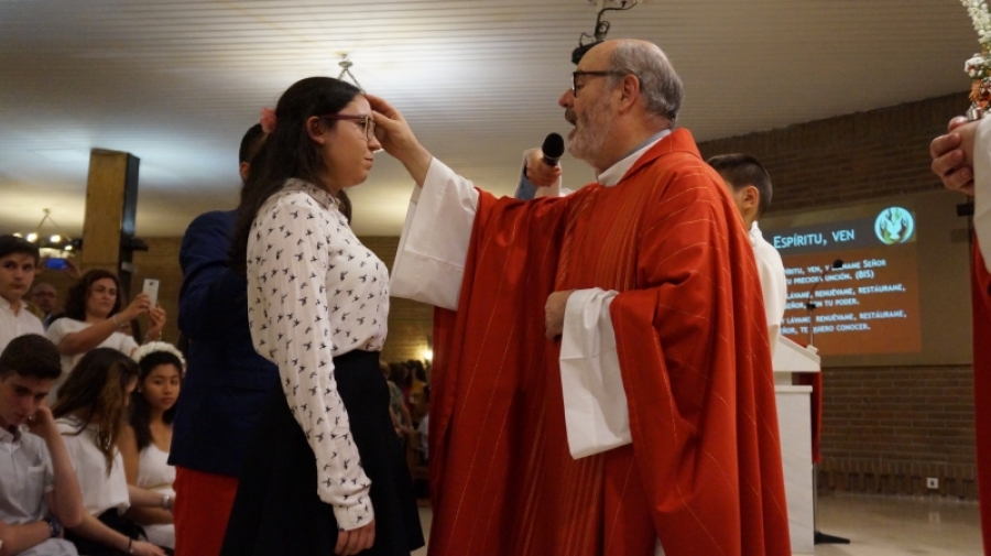 El Vicario Episcopal de la VI confirma en Santa Maravillas de Jesús