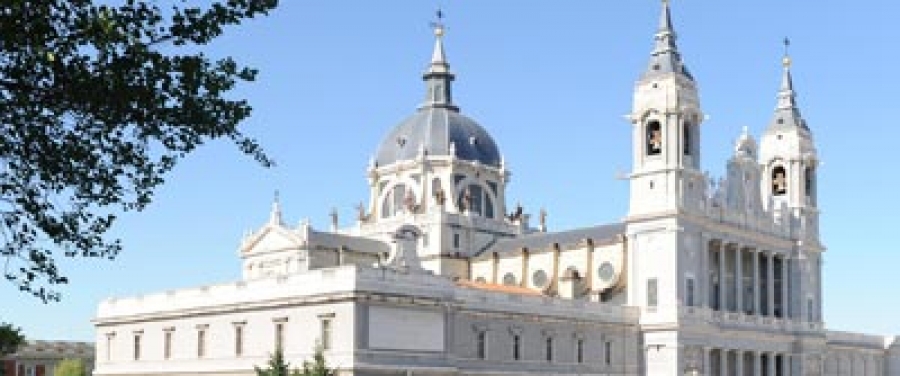 La Catedral de la Almudena acogerá el sábado la ordenación de nuevos presbíteros