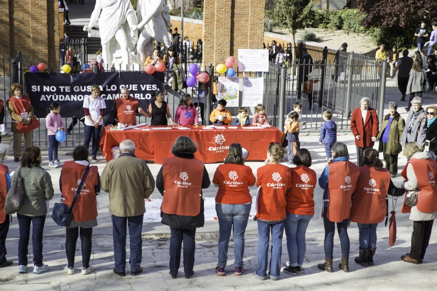 Cáritas Vicaría VIII celebra un círculo de silencio con motivo de la campaña contra el Paro de Cáritas Madrid