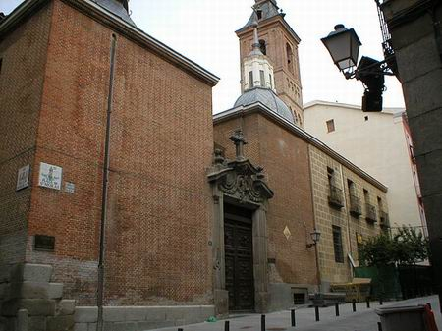 El arzobispo de Madrid recorre siete estaciones en el Viernes Santo