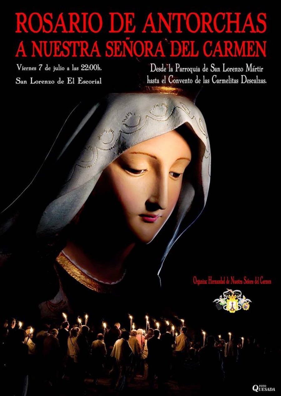 Un Rosario de antorchas inaugura los actos litúrgicos en honor a la Virgen del Carmen en San Lorenzo de El Escorial