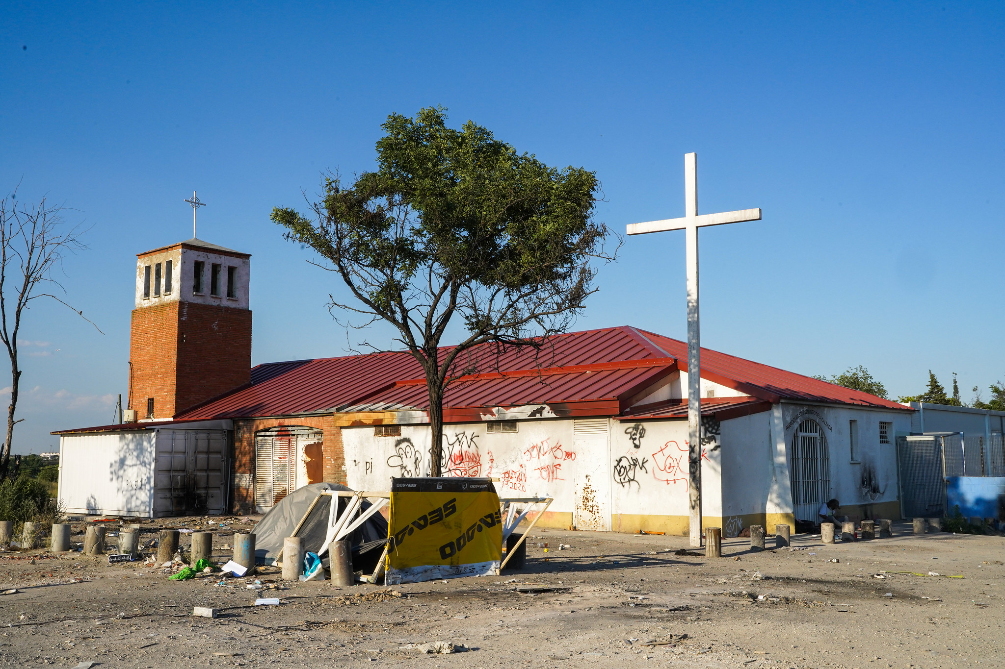 2021-06-09 - Visita del cardenal Osoro al proyecto de Cáritas Diocesana de Madrid en la Cañada Real 