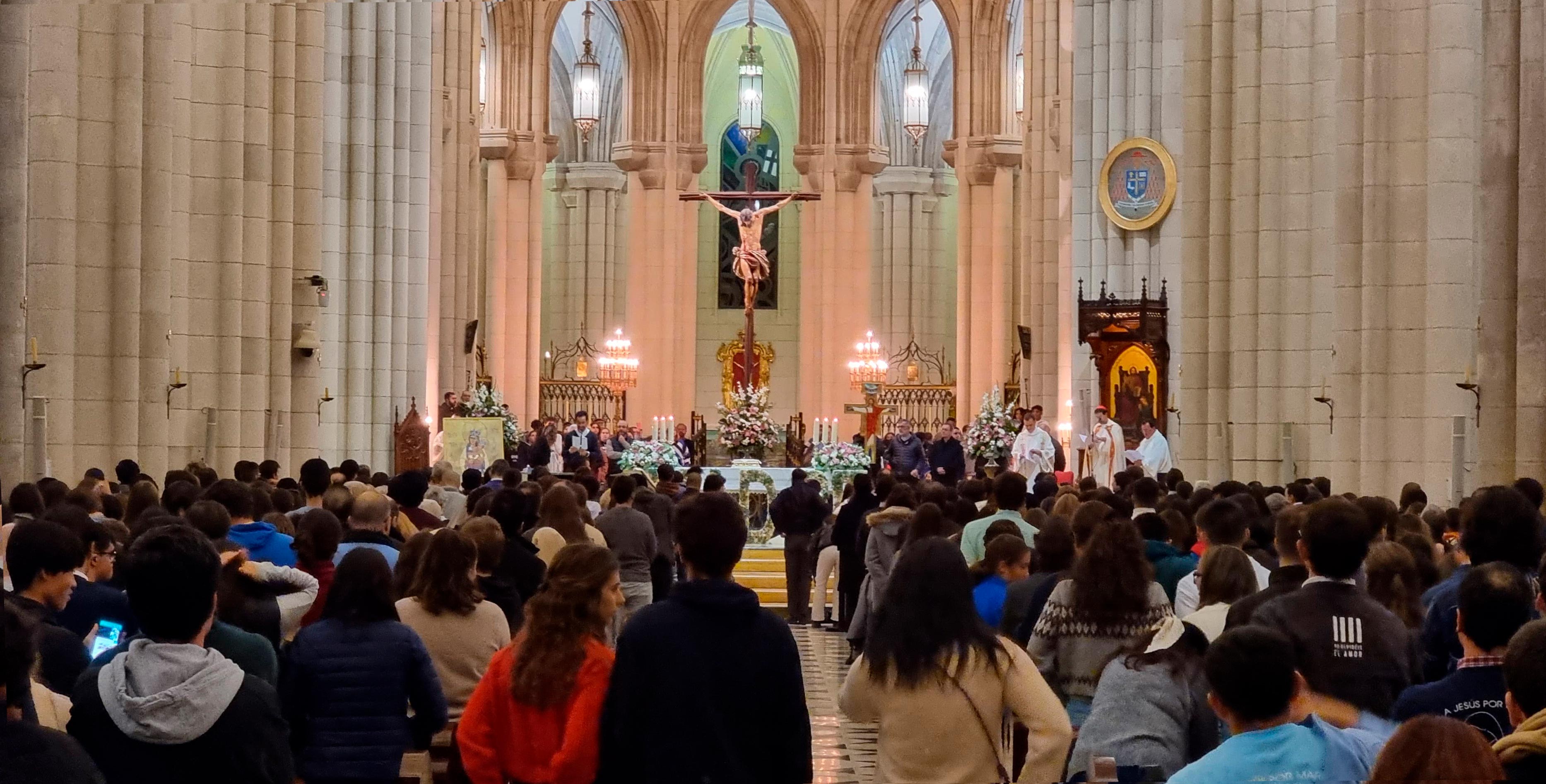 2023-11-9 - Vigilia de jóvenes. Festividad de la Almudena 2023