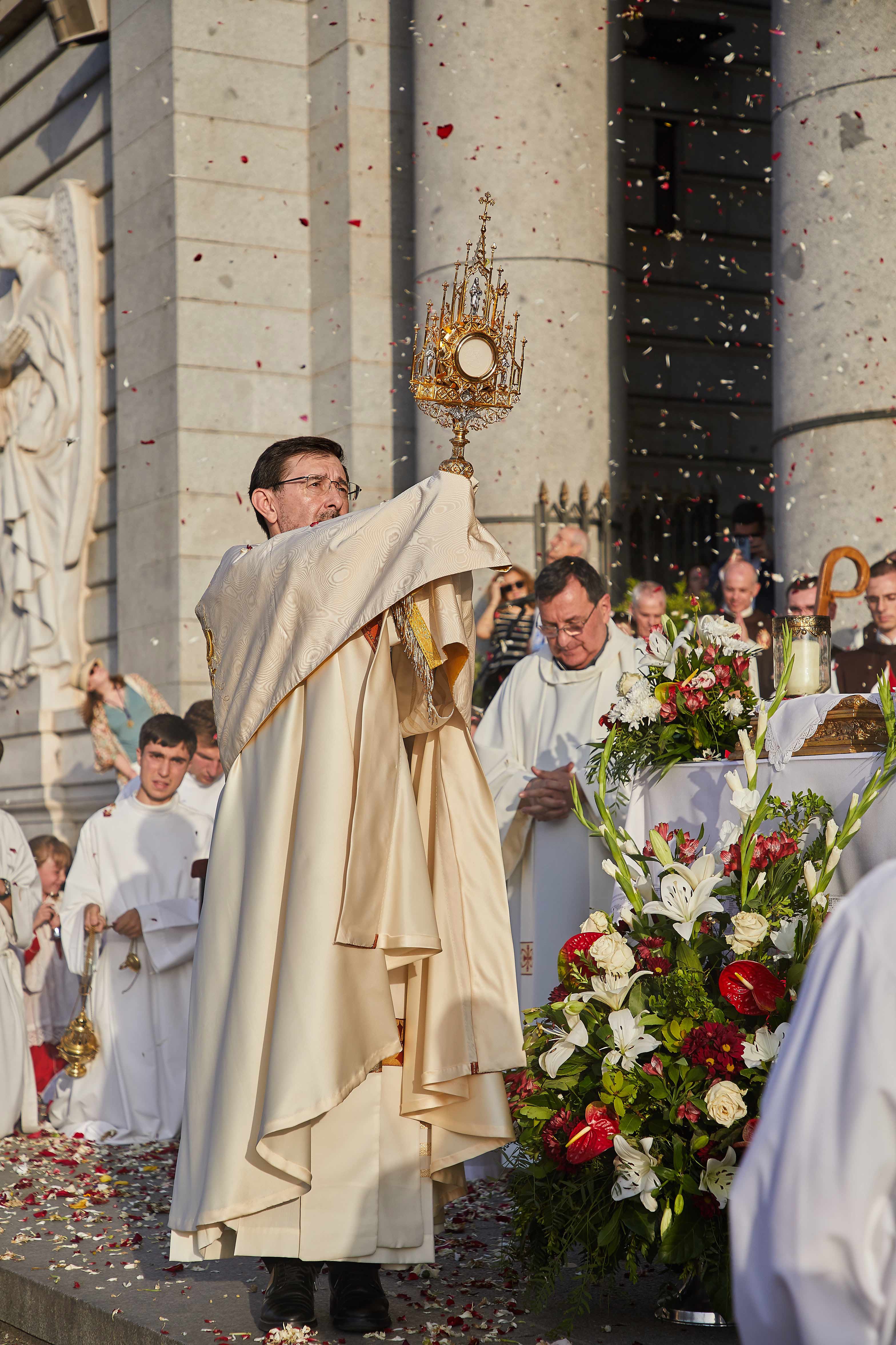 2025-06-22 - Procesión en la solemnidad del Corpus Christi