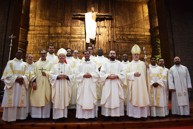 Ordenaciones Jesuitas Grupo