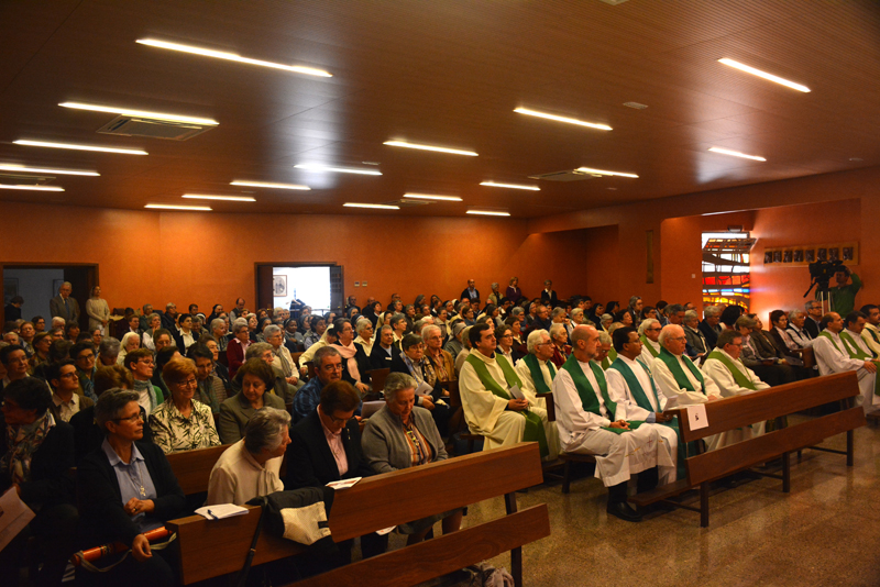 75aniversario RevistaVidaReligiosa MisaPublico