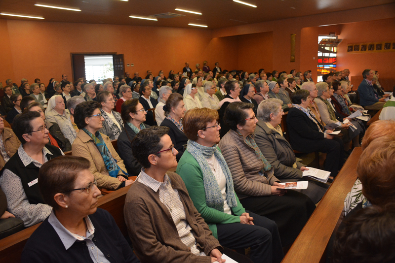 75aniversario RevistaVidaReligiosa MisaPublico2