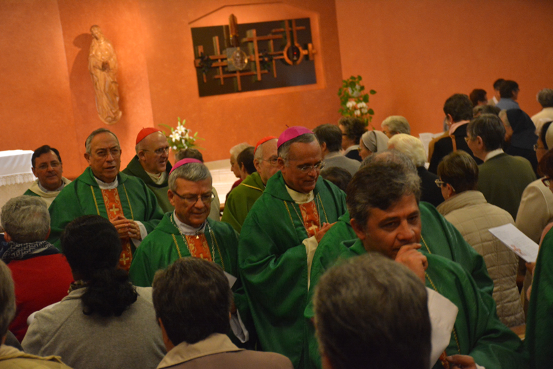 75aniversario RevistaVidaReligiosa Osoro EntradaMisa