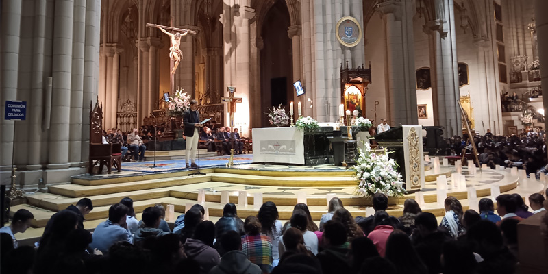 Vigilia Almudena 24 presbiterio