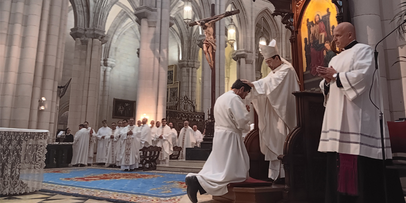 Ordenaciones diaconos imposicion