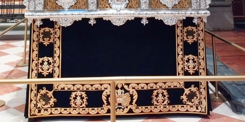 Virgen estudiantes faldones