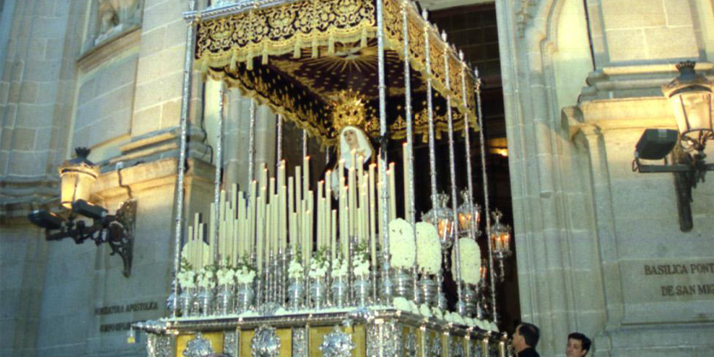 Virgen estudiantes primera salida