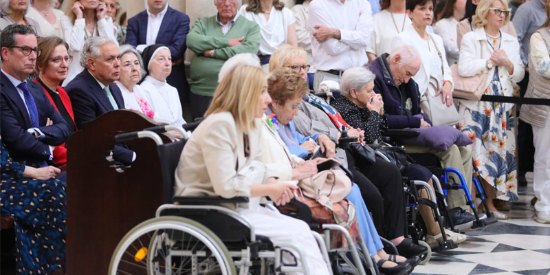 Ordenaciones sacerdotes gente