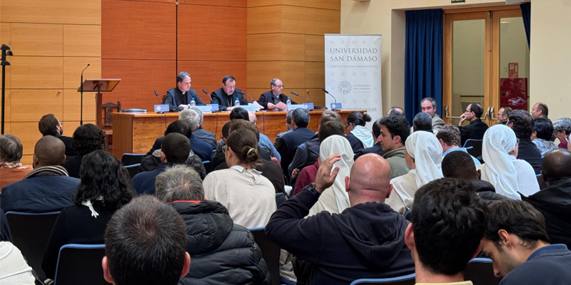 San Damaso papa izda