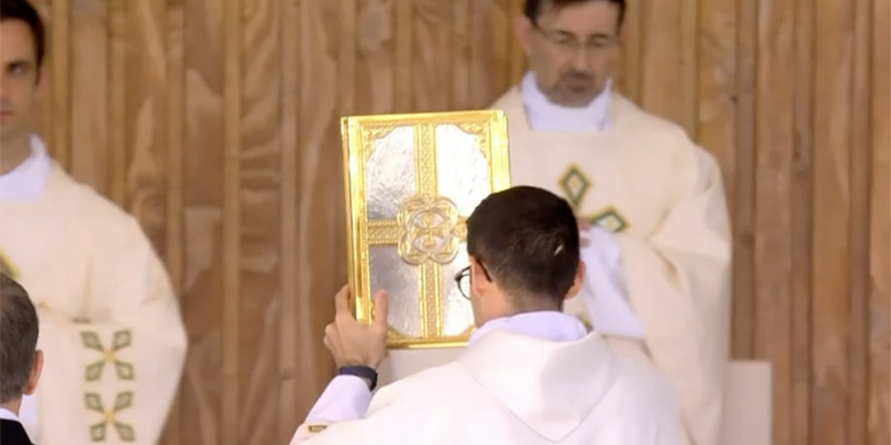 Evangelio alvaro espaldas