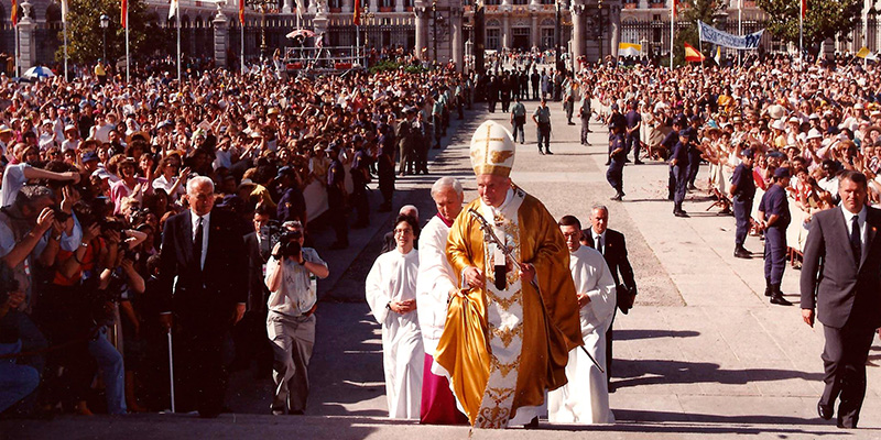 Visita papa catedral sjpII entrada