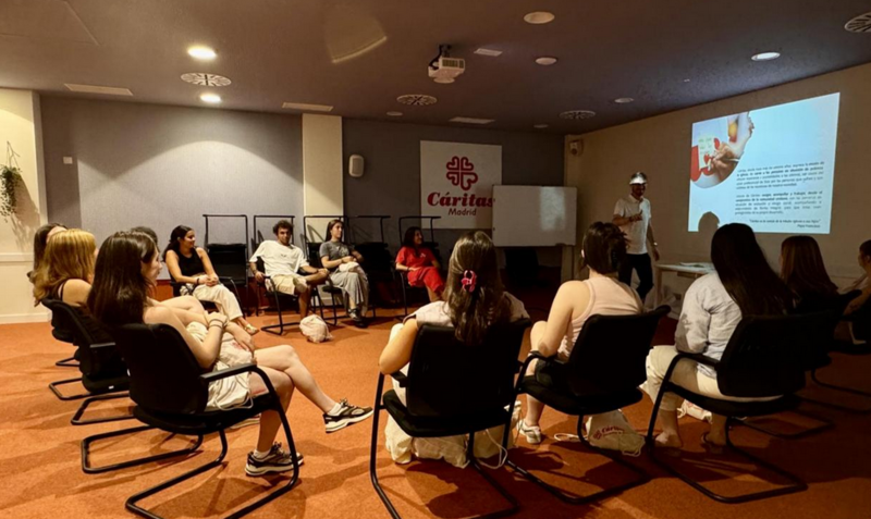 Screenshot 2025 07 21 at 13 58 38 Ni vacaciones ni indiferencia juventud comprometida Caritas Madrid1