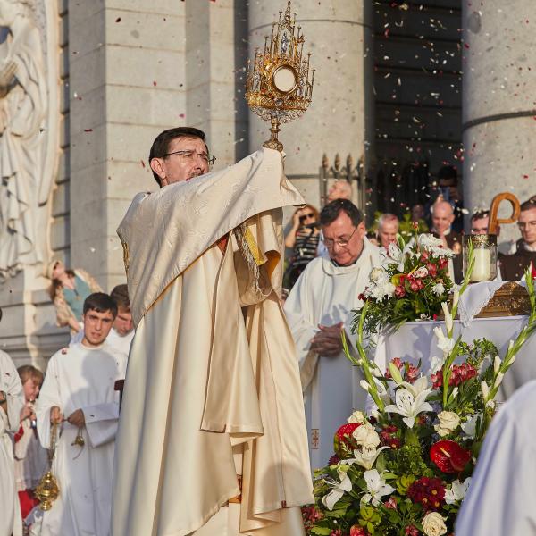 2025-06-22 - Procesión en la solemnidad del Corpus Christi