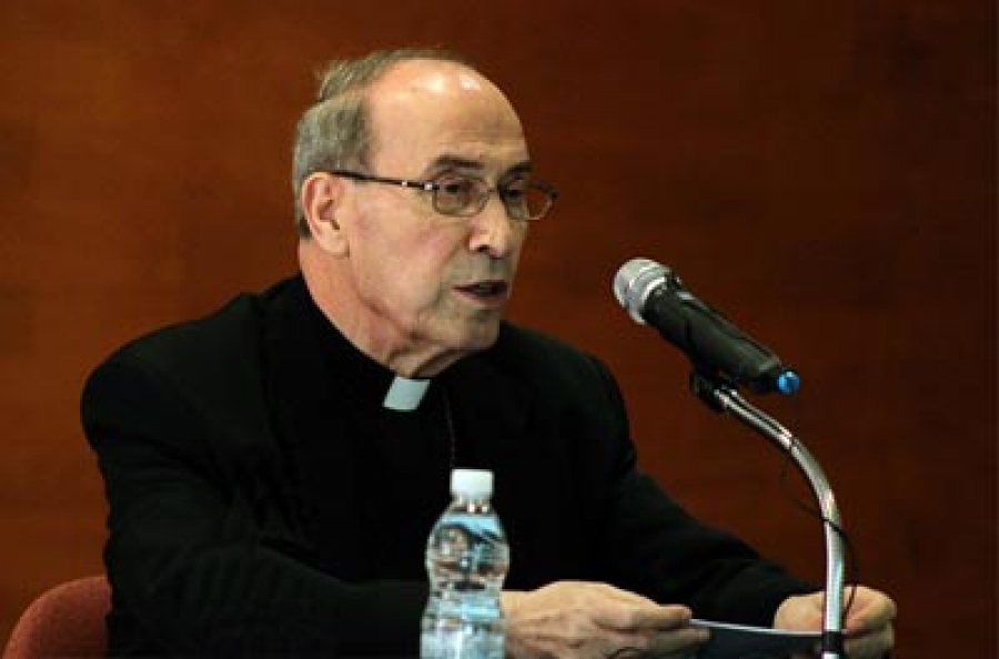 El Cardenal de Paolis en la Universidad Eclesiástica San Dámaso