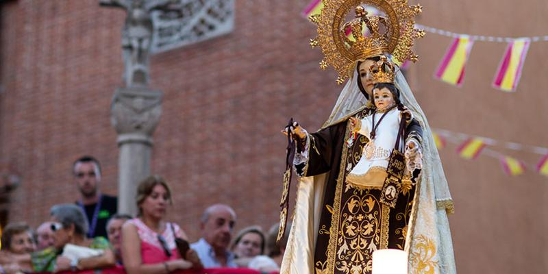 Jes&uacute;s Mateos, p&aacute;rroco de Nuestra Se&ntilde;ora del Carmen de Pozuelo Estaci&oacute;n, le pide a la Virgen &laquo;que seamos una parroquia cada vez m&aacute;s apost&oacute;lica y que nadie se sienta solo en el barrio&raquo;
