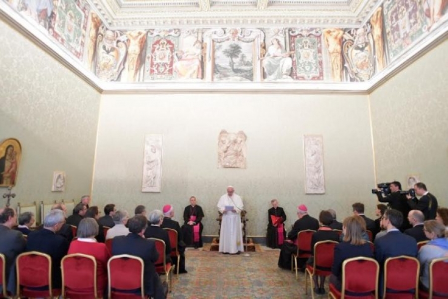 Francisco invita a los voluntarios de la DCC a 'recuperar el sentido de la palabra solidaridad'
