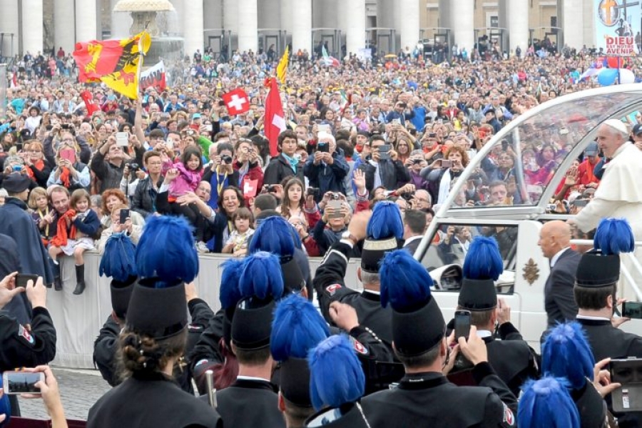 El Papa narra la historia real de una se&ntilde;ora, un taxista y un refugiado