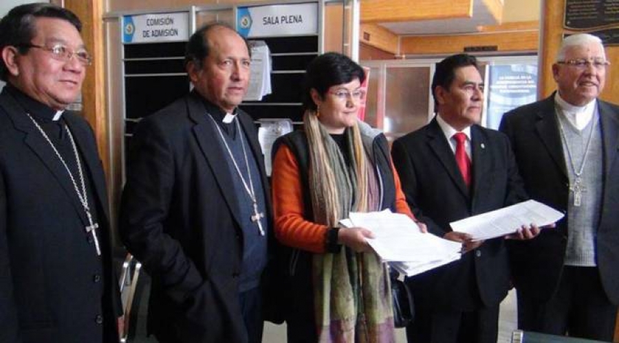 Bolivia: Iglesias cristianas denuncian inconstitucionalidad de ley de identidad de g&eacute;nero