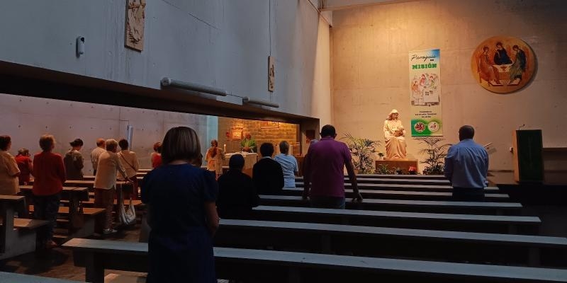 El cardenal Jos&eacute; Cobo realiza una visita pastoral a la parroquia de la Sant&iacute;sima Trinidad, en Collado Villalba