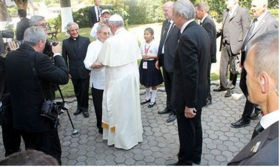 El Papa Francisco visita fuera del programa a los jesuitas de La Habana