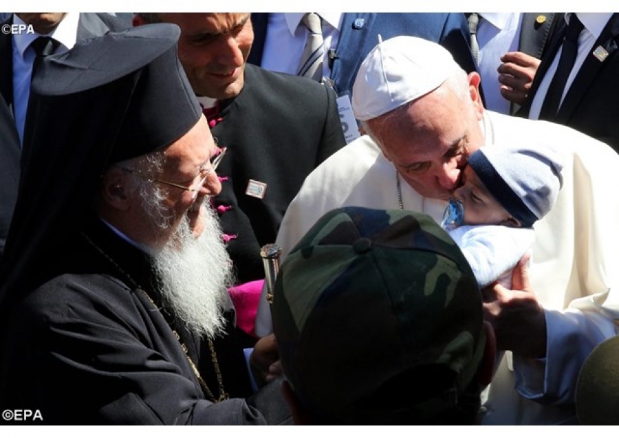 Papa: en Lesbos late el coraz&oacute;n de la humanidad. Llamamiento, gratitud, aliento y esperanza
