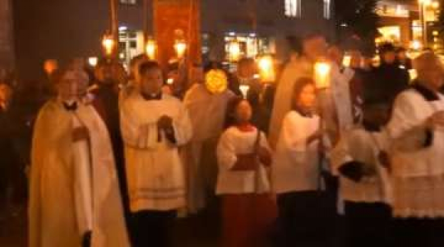 Procesi&oacute;n eucar&iacute;stica en silencio por 50 a&ntilde;os de ley del aborto en Inglaterra