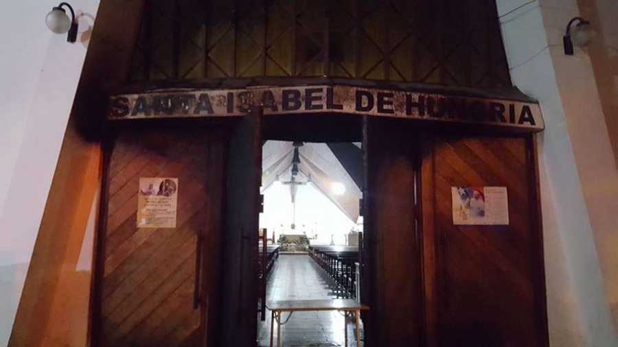 Iglesia en Chile lamenta ola de ataques contra visita del Papa Francisco