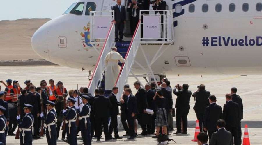 El Papa Francisco se despide de Chile y parte rumbo a Per&uacute;