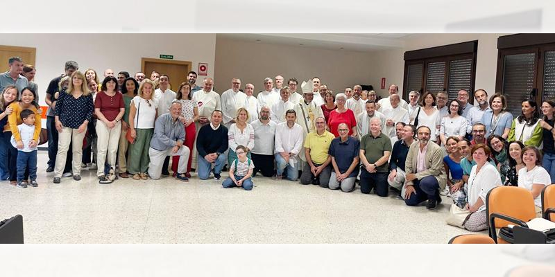 Los di&aacute;conos permanentes celebran el inicio de curso con el obispo auxiliar Vicente Mart&iacute;n y en un ambiente de familia
