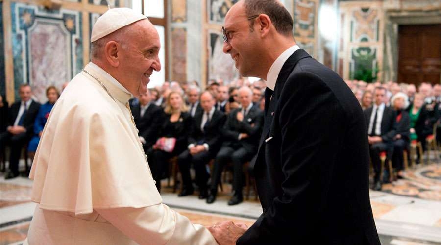 El Papa Francisco reclama mayor protecci&oacute;n a las v&iacute;ctimas de las guerras