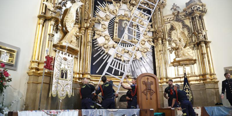 El bombero Manuel Cerrillo bajar&aacute; el cuadro de la Virgen de la Paloma como lo hizo su padre en los a&ntilde;os 70: &laquo;Es un aut&eacute;ntico privilegio, un honor y una sensaci&oacute;n inexplicable&raquo;