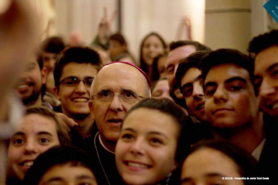 El primer viernes de octubre se reanuda la Vigilia mensual de Oraci&oacute;n de los j&oacute;venes con el Arzobispo