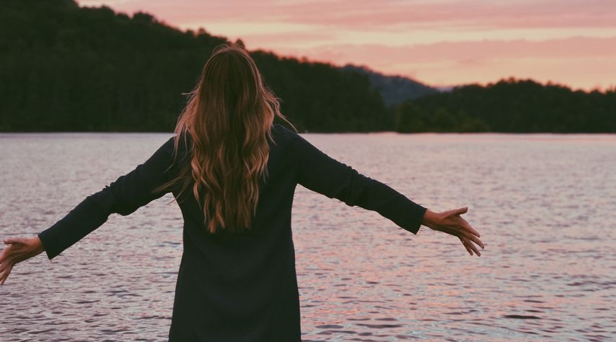 Dios no quita la cruz sino que da fuerzas para enfrentarla, afirma obispo