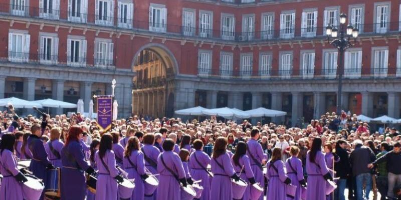 La tradicional tamborrada pone fin a la Semana Santa madrile&ntilde;a en el Domingo de Resurrecci&oacute;n
